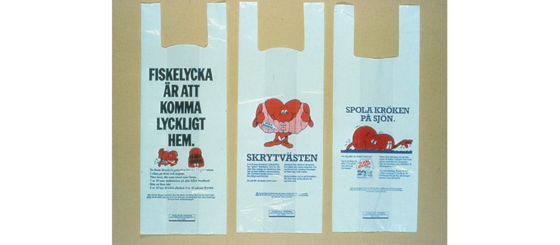 Tre av Systembolagets plastpåsar 1983 Deponent: Systembolaget / Systembolaget AB; Motiv-ID: DA-2015-089618-SYS000897